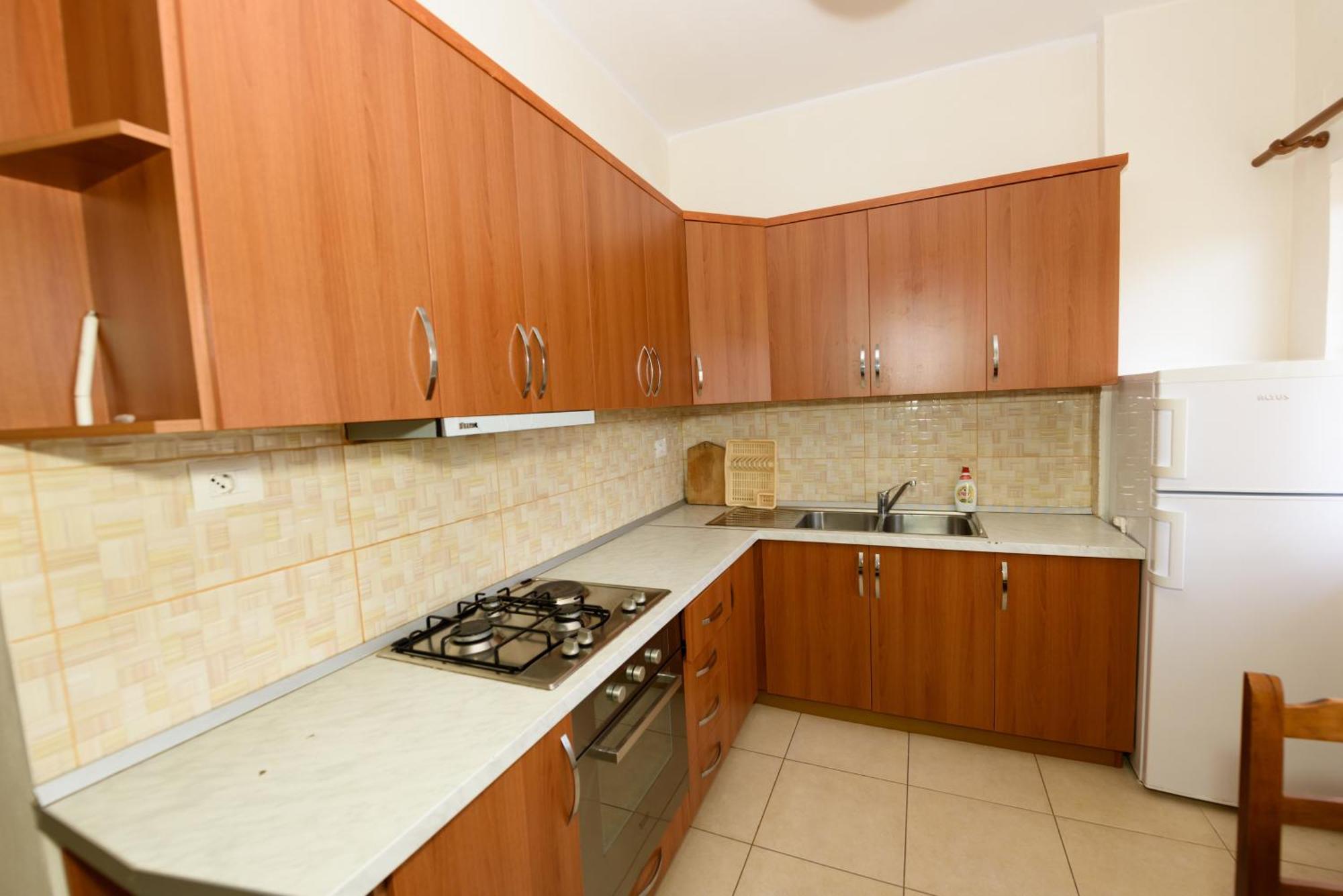 Vasili'S Family Apartments Himare Bagian luar foto
