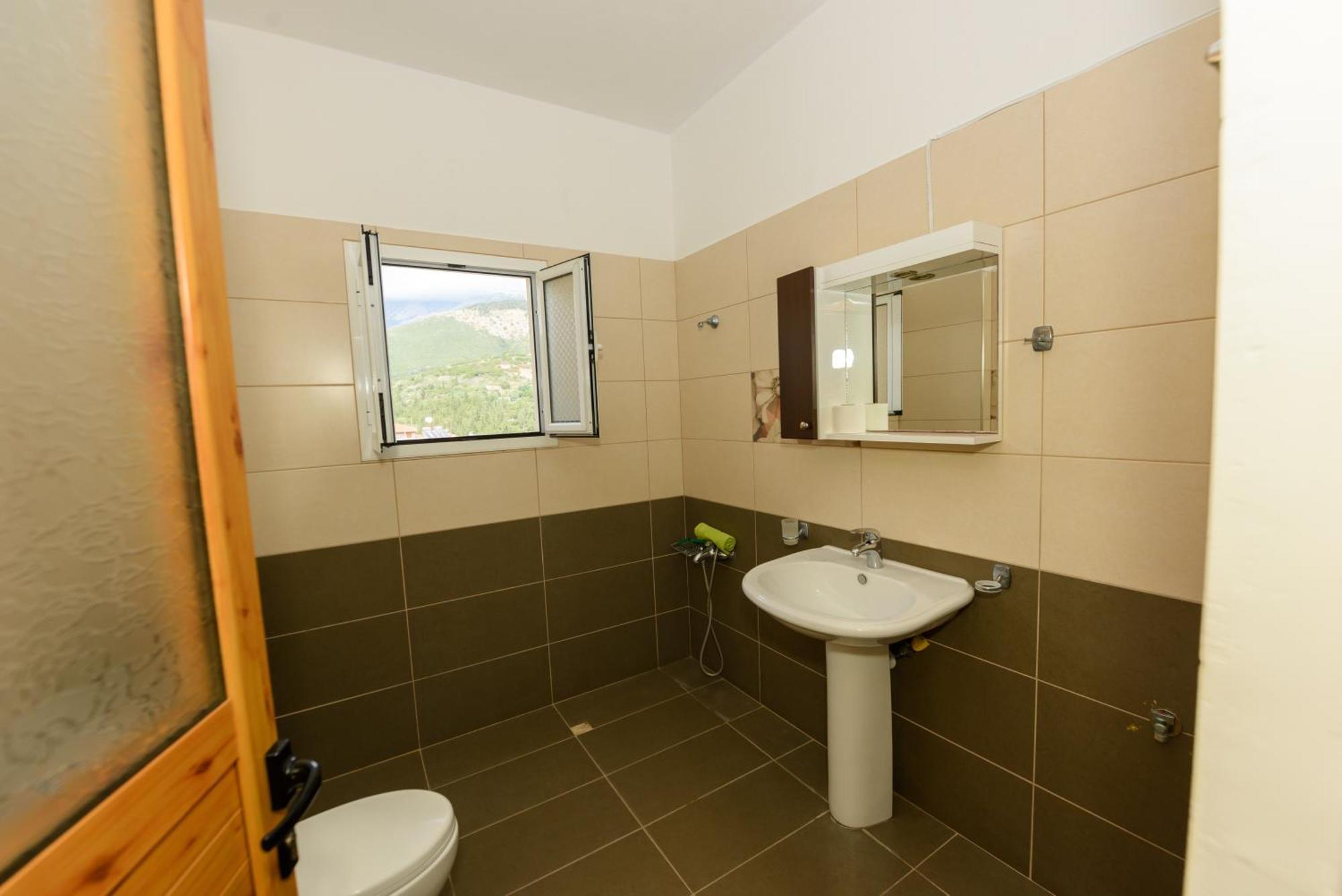 Vasili'S Family Apartments Himare Bagian luar foto