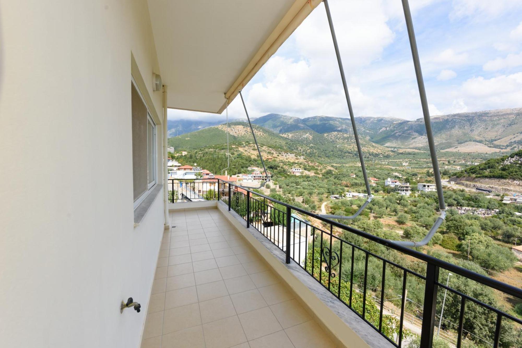 Vasili'S Family Apartments Himare Bagian luar foto