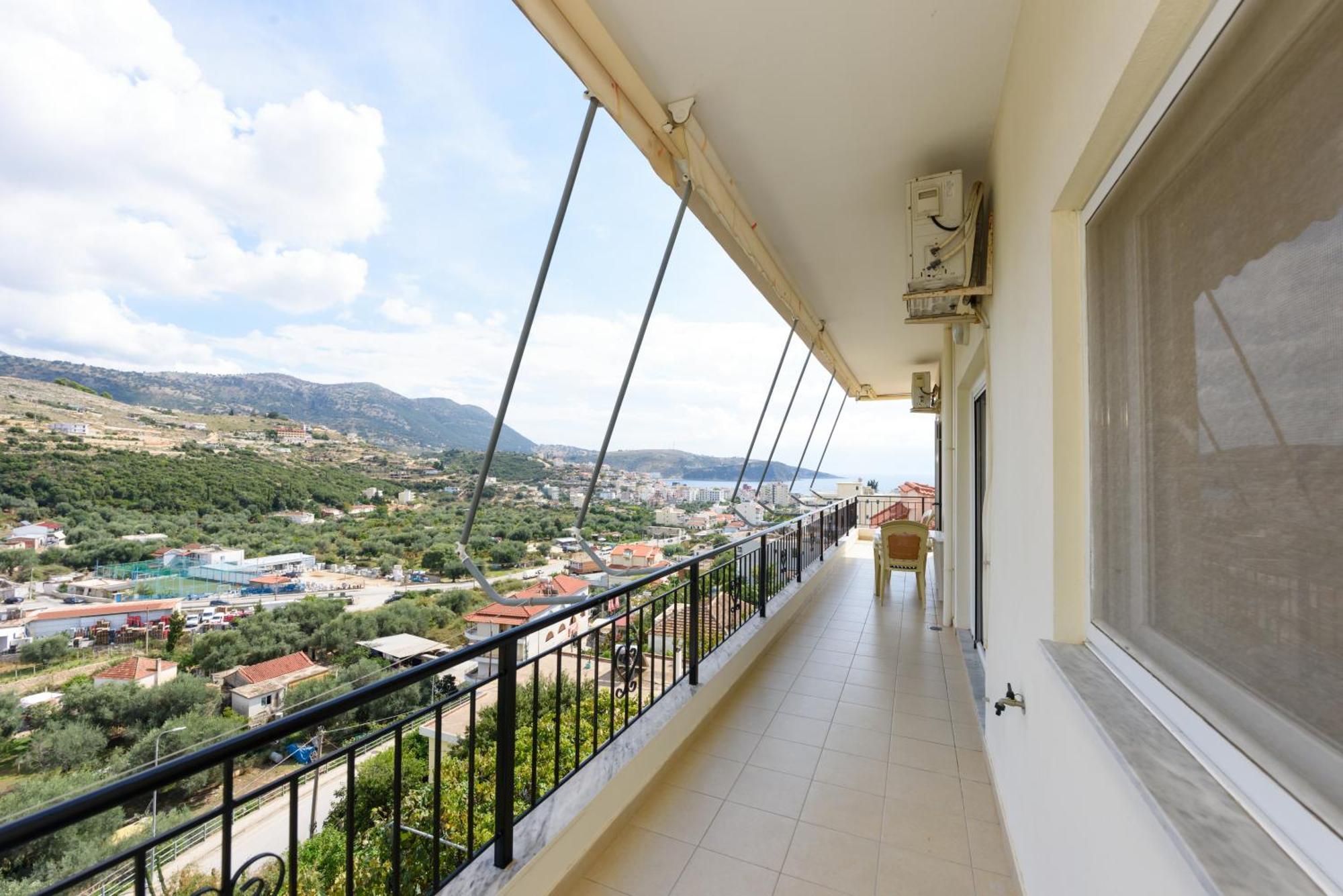 Vasili'S Family Apartments Himare Bagian luar foto